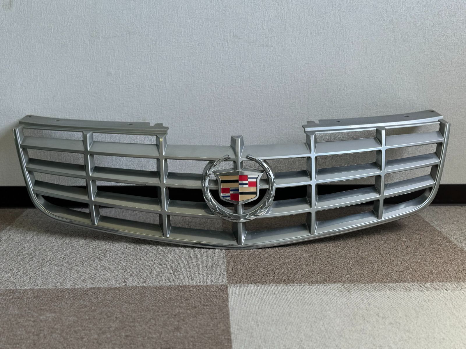 ■送料込み■キャデラック■cadillac■DTS用■2006年以降■純正グリル■■25764213■