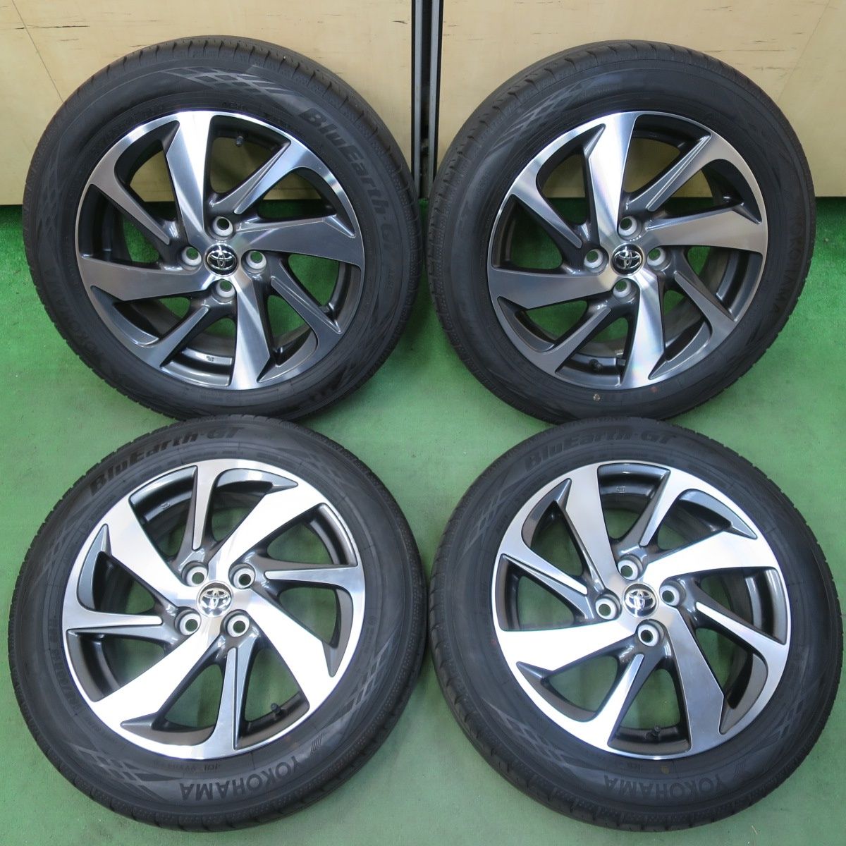 バリ溝！23年！キレイ！8.5分☆トヨタ アクア クロスオーバー 純正 185