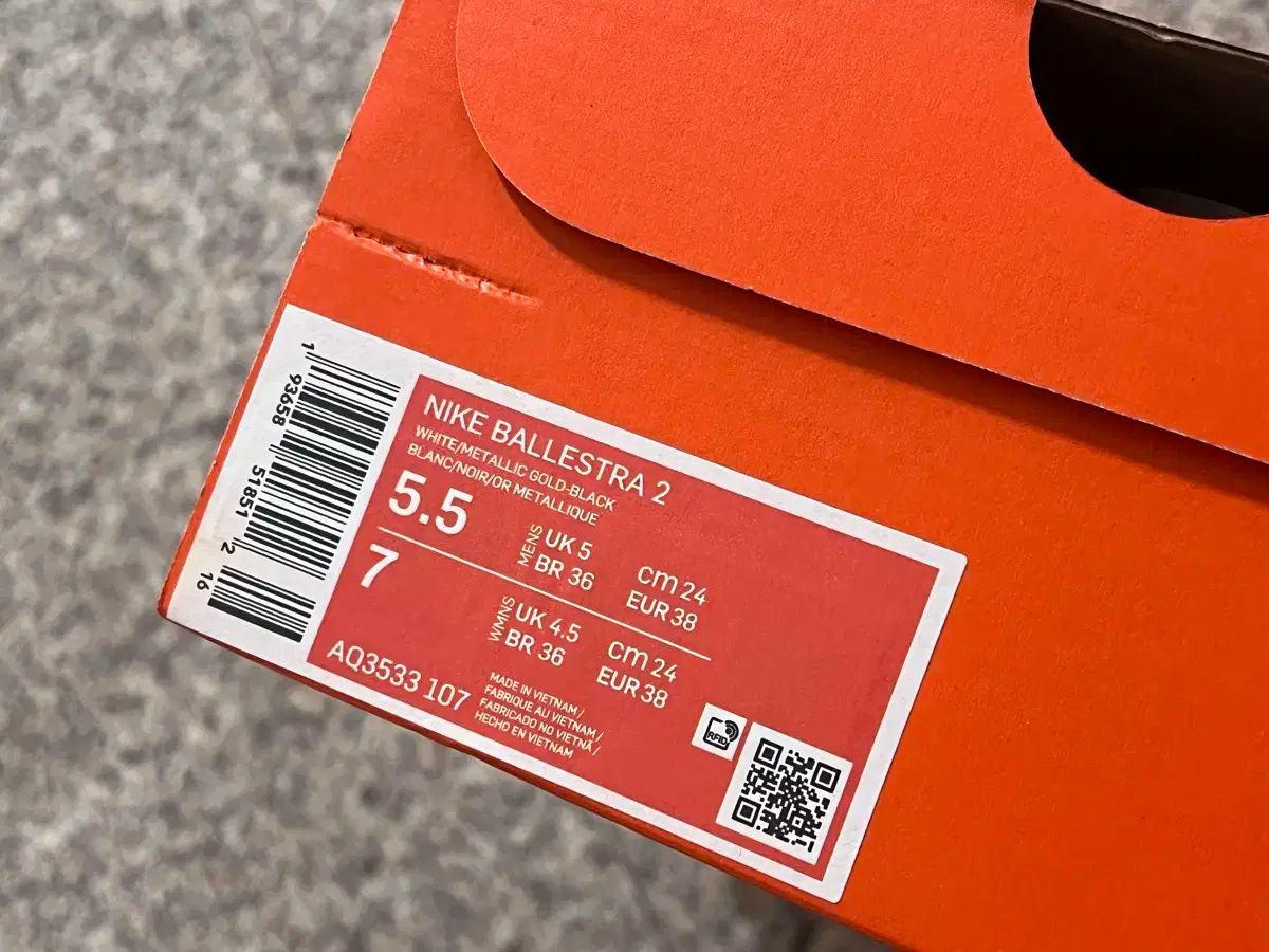 Nike ロジャー・フェデラーモデル　リフレクター付きオレンジハーフパンツ フェデラー ／ NIKE(ナイキ) RF AIRMAX ネオン UPDATE：ナイキより