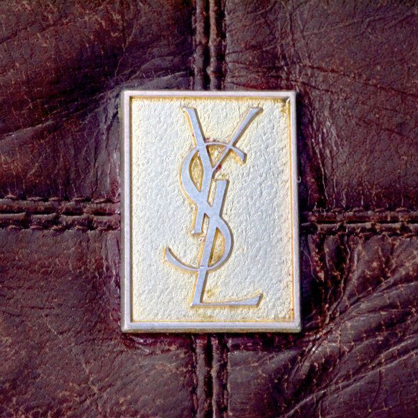 YVES SAINT LAURENT ロゴ コイン&カードケース（ボルドー） - メルカリ