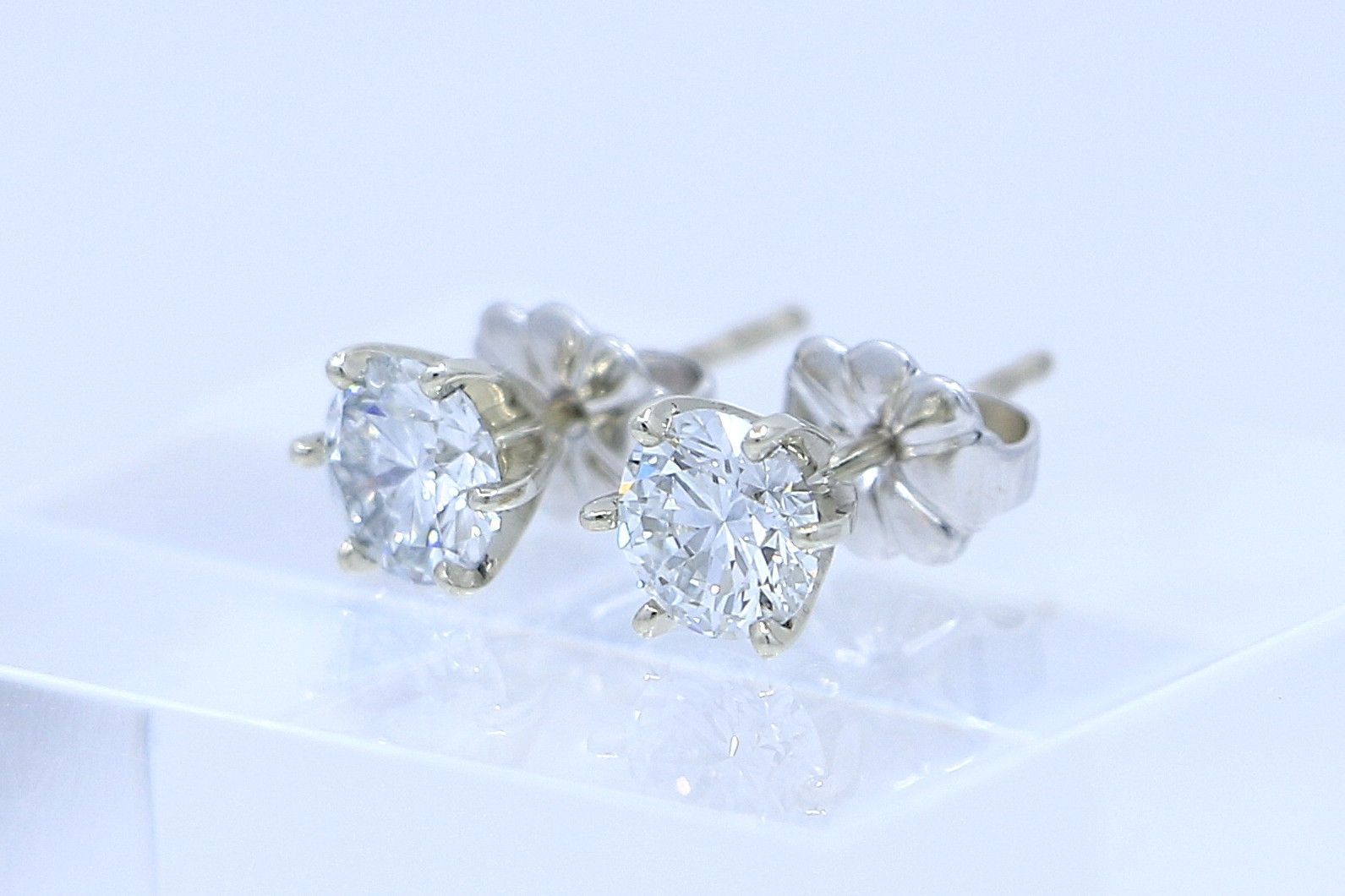 ポメころび◆ハワイアンキルトピアス✧天然ホワイトオニキス/ブラウンシェル 14K ピアス ホワイトゴールド ラボグロウンダイヤモンド