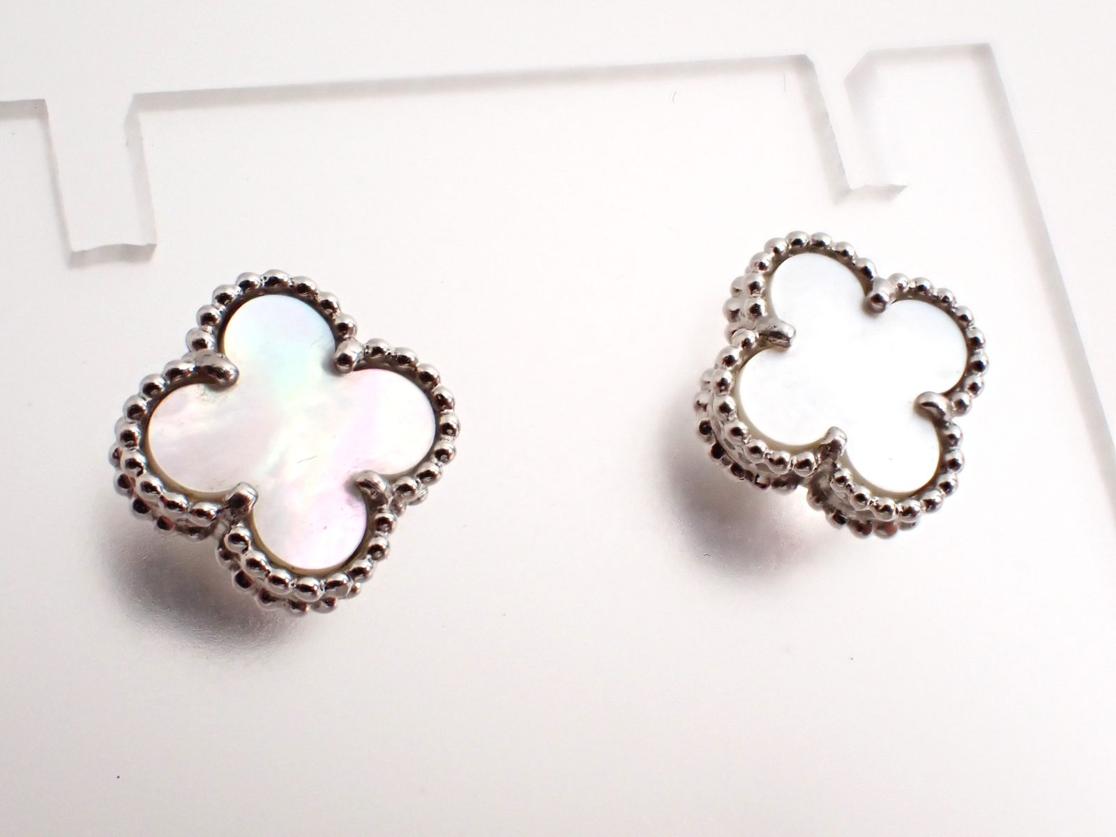 Van Cleef&Arpels スウィートアルハンブラ マザーオブパールピアス Van Cleef&Arpels(ヴァンクリーフ&アーペル) スウィートアルハンブラ