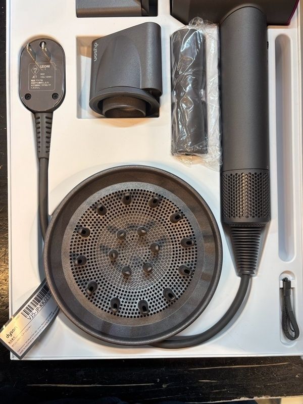 ダイソンドライヤー箱あり(dyson HD01 IIF) Dyson ドライヤーhd01