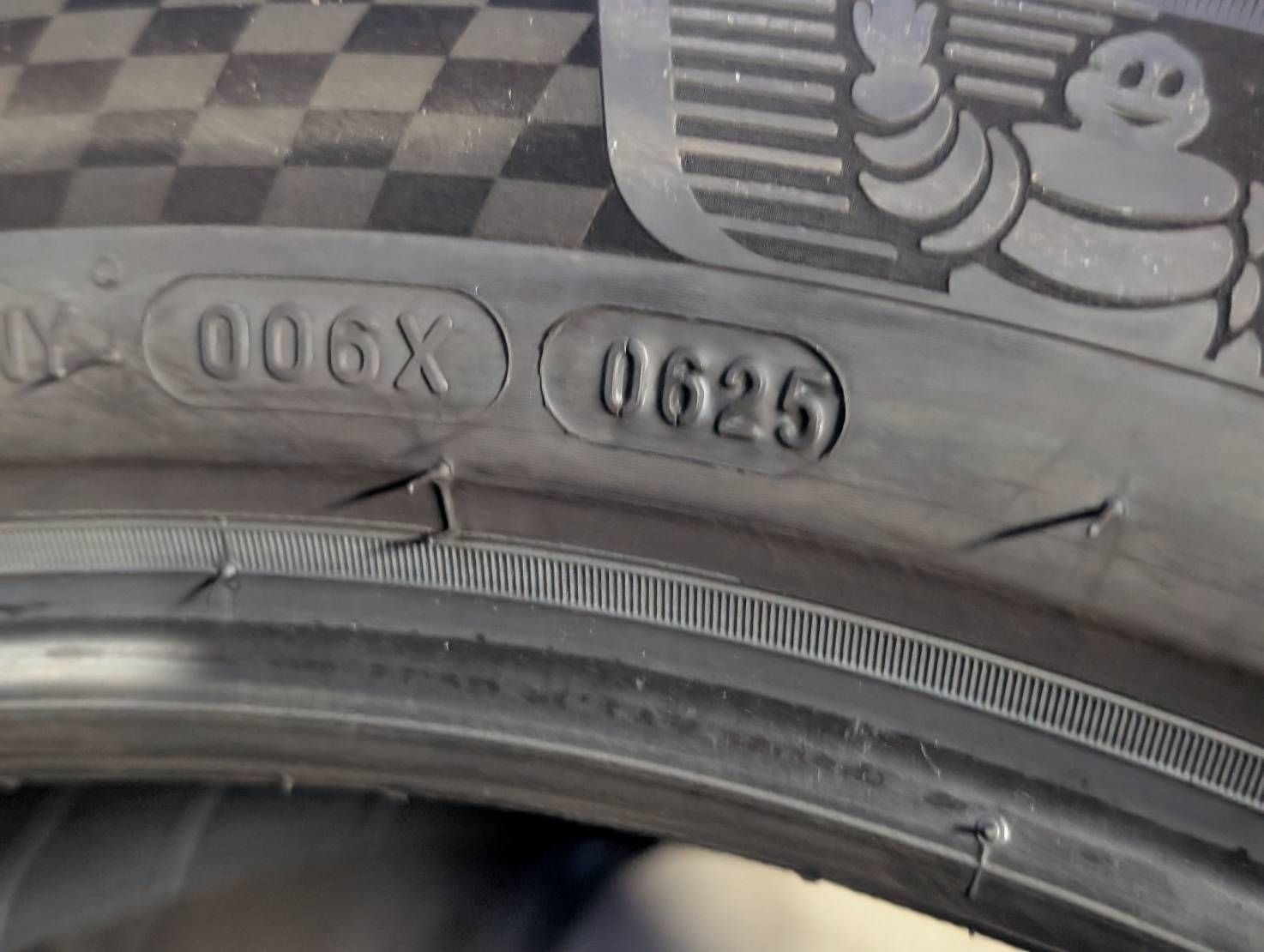604002) 235/50R21 101W パイロットスポーツ4 SUV ミシュラン 2023年