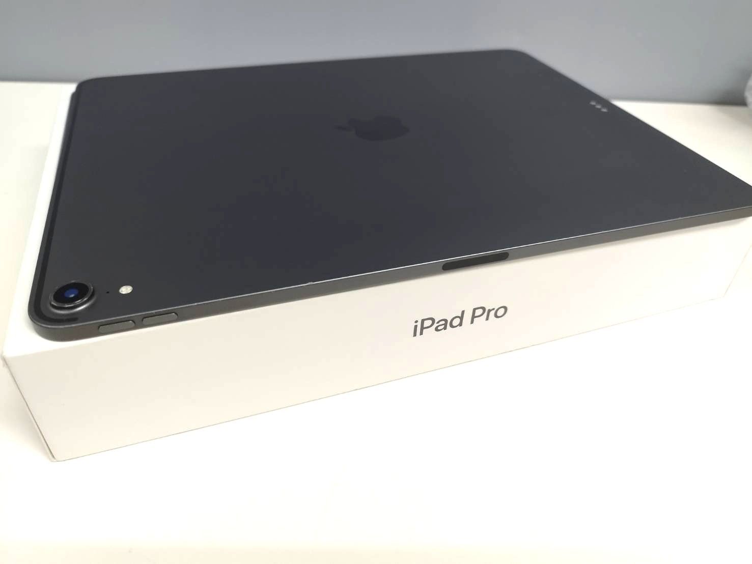 ジャンク】iPad Pro 第3世代/12.9インチ/Wi-Fi/64GB/A1876〈3D941J/A