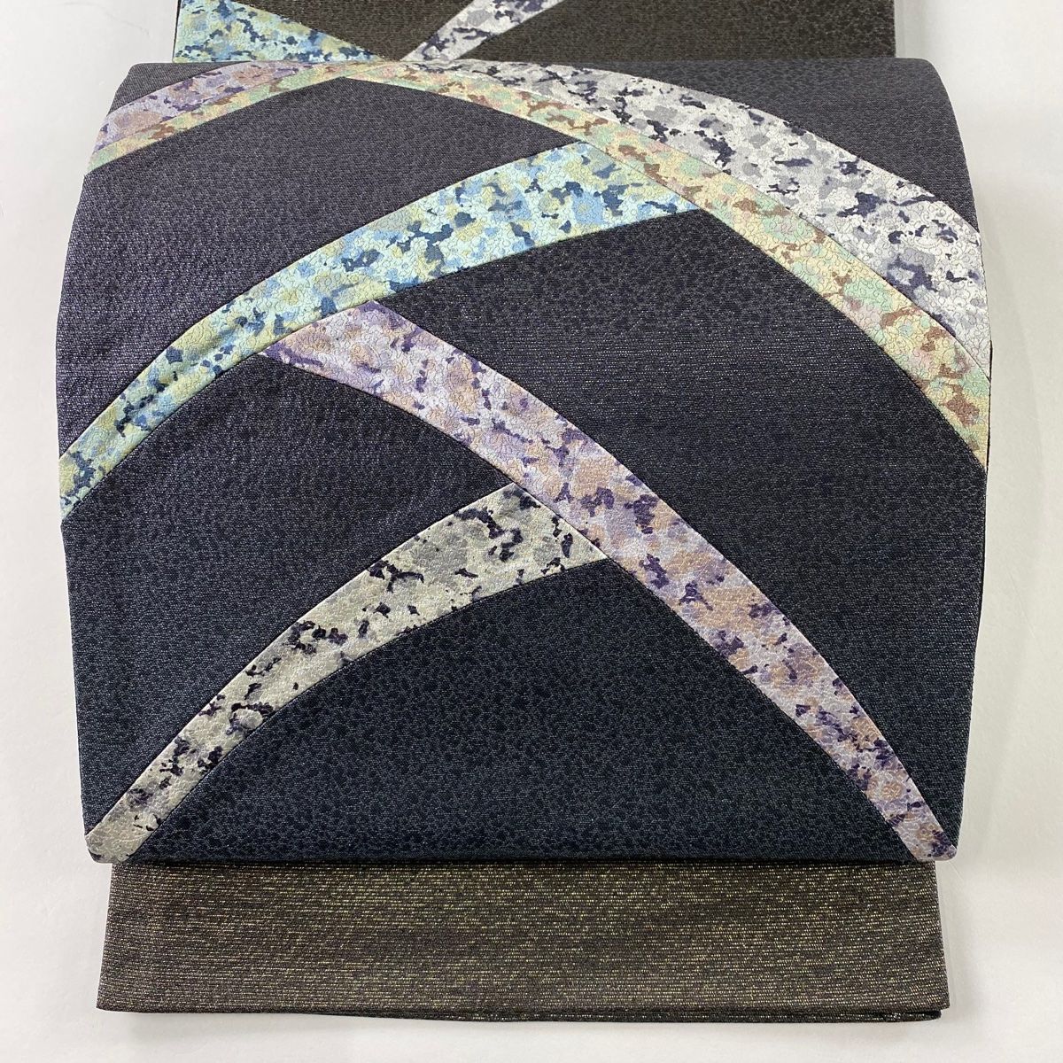 袋帯 美品 秀品 幾何学模様 金糸 切嵌め 紫 お太鼓柄 正絹 【中古