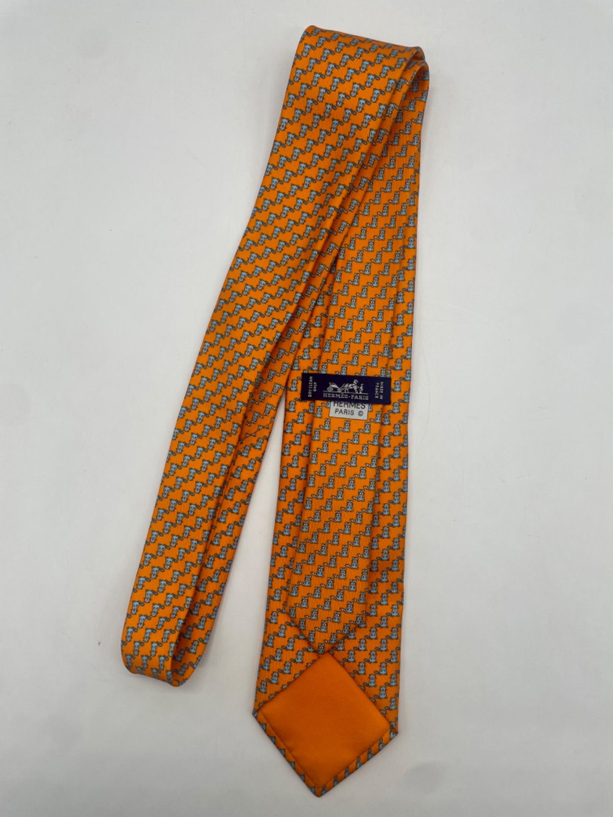HERMES シルク ネクタイ オレンジ グレー HERMÈS ネクタイ 馬＆鞍柄 オレンジ系 シルクフランス製極美品箱