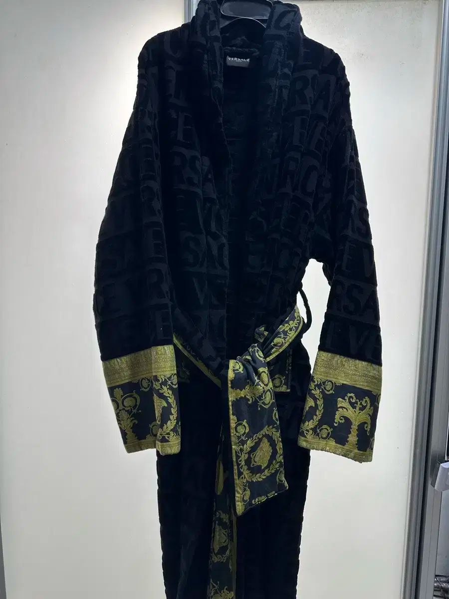 ヴェルサーチェ ブラック ローブ チュール シャワーガウン