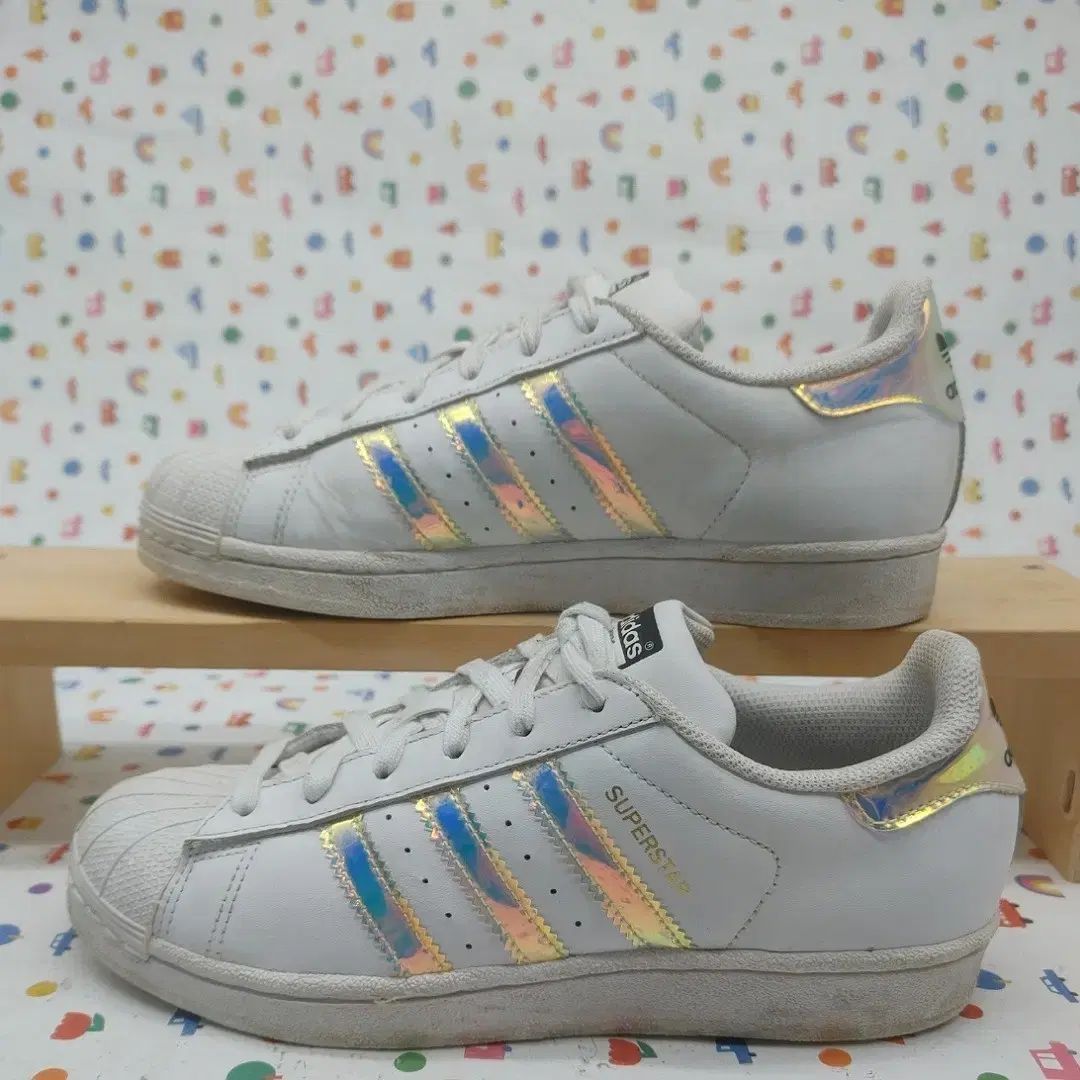 【雷市場（ポンジャン）商品韓国直送】 adidas(アディダス) スーパースター ホログラム レディーススニーカー 240