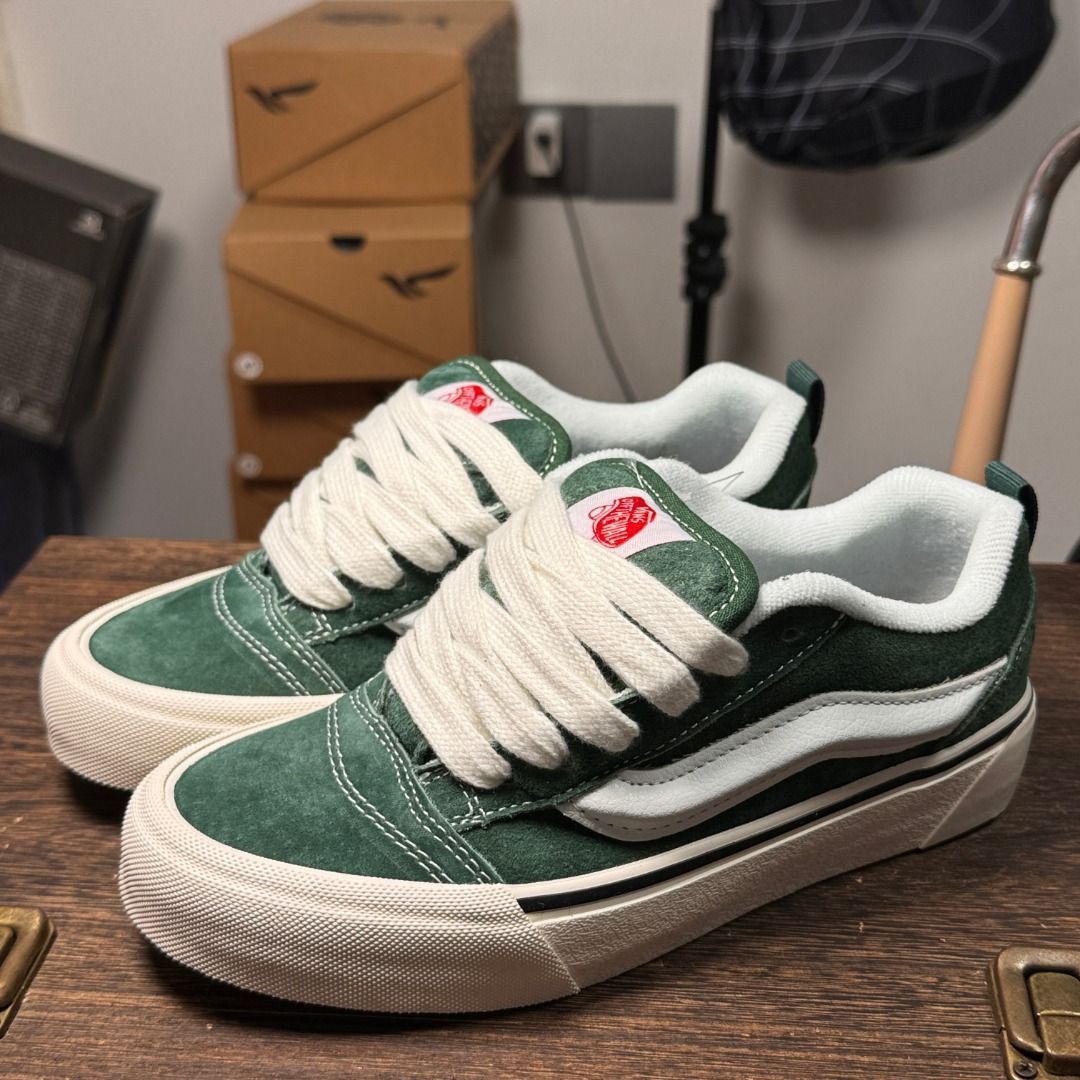 ダークグリーン