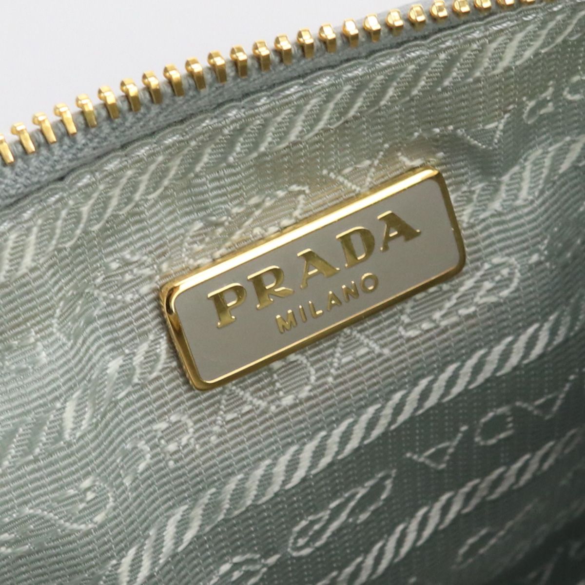 PRADA プラダ フラットポーチ 1M1152 ポーチ レザー【中古