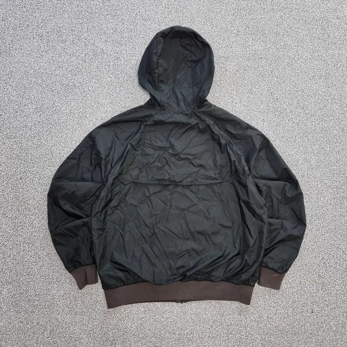 NIKE ナイキ ウインドブレーカー 黒 used Nike(ナイキ) ウインドブレーカー 黒 - メルカリ