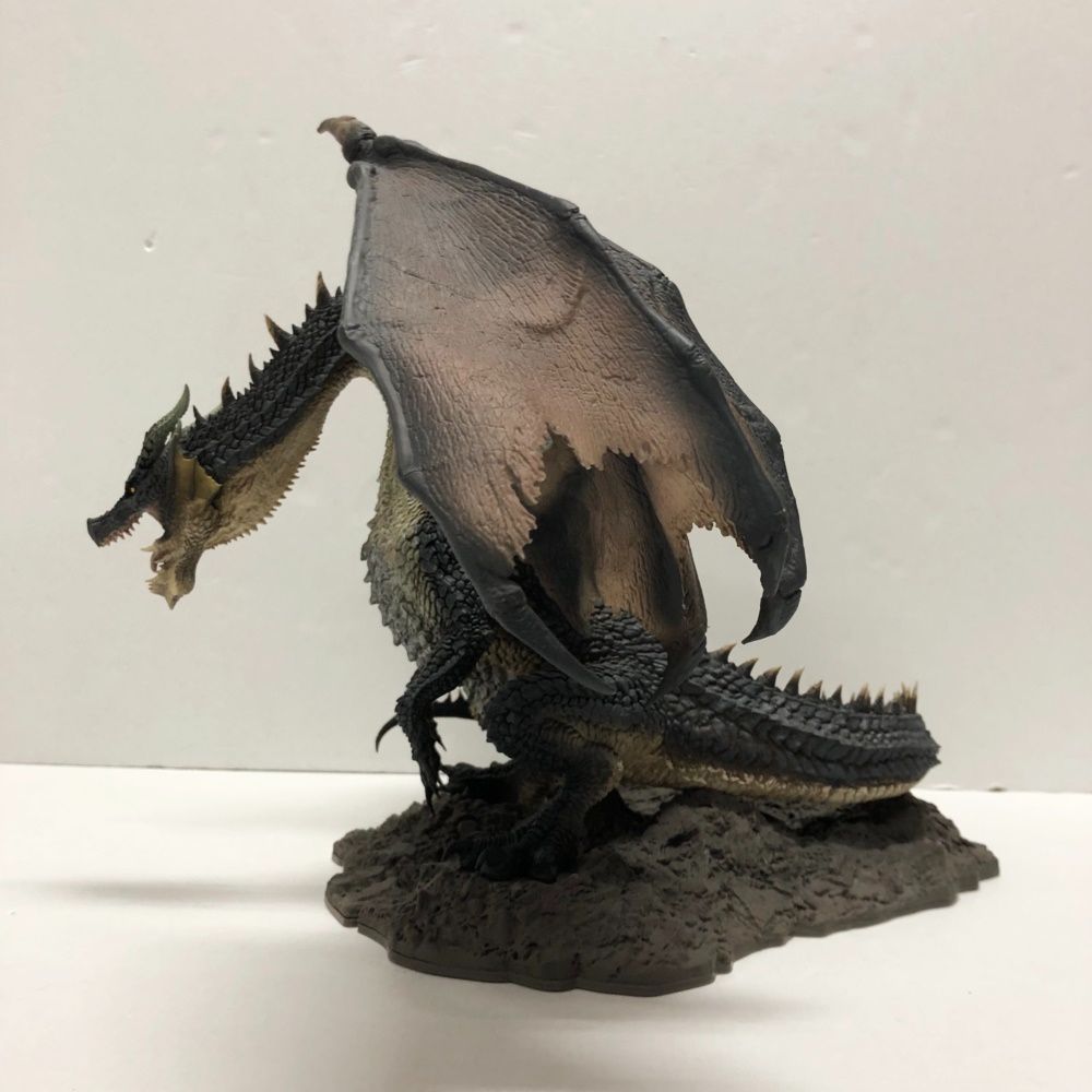 29.【開封】黒龍 ミラボレアス モンハン カプコンフィギュア