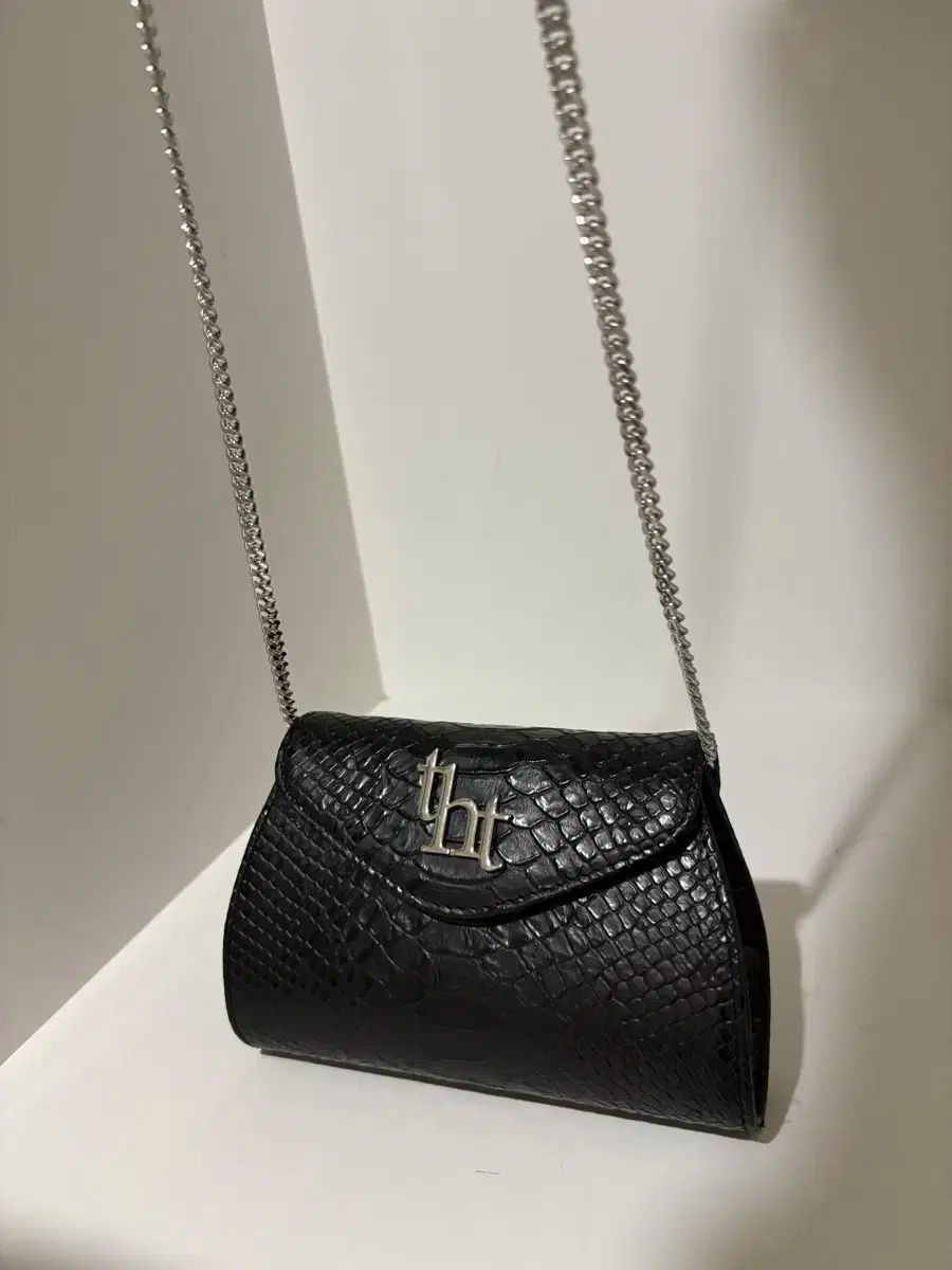 【韓国threetimes スリータイムズ】Mini moon bag ☆THREETIMES☆ MINI MOON BAG 大人気 韓国発 ショルダーバッグ