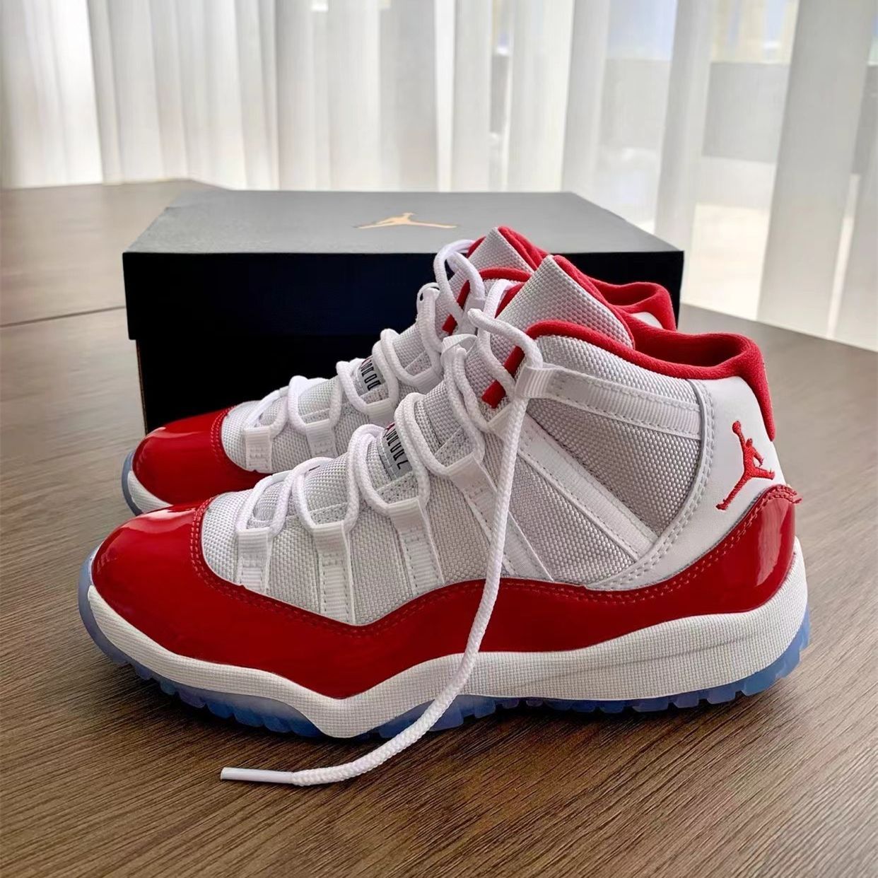 バスケットシューズ バッシュ スニーカー ジョーダン Jordan Air Jordan 11 Retro Cherry GS GS  White/Red メルカリ