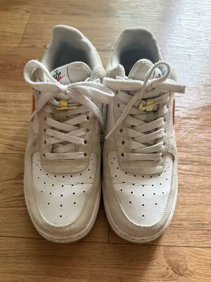 NIKE ナイキ 靴 エアフォース AIR FORCE 1 これらはスニーカーです 245 サイズ