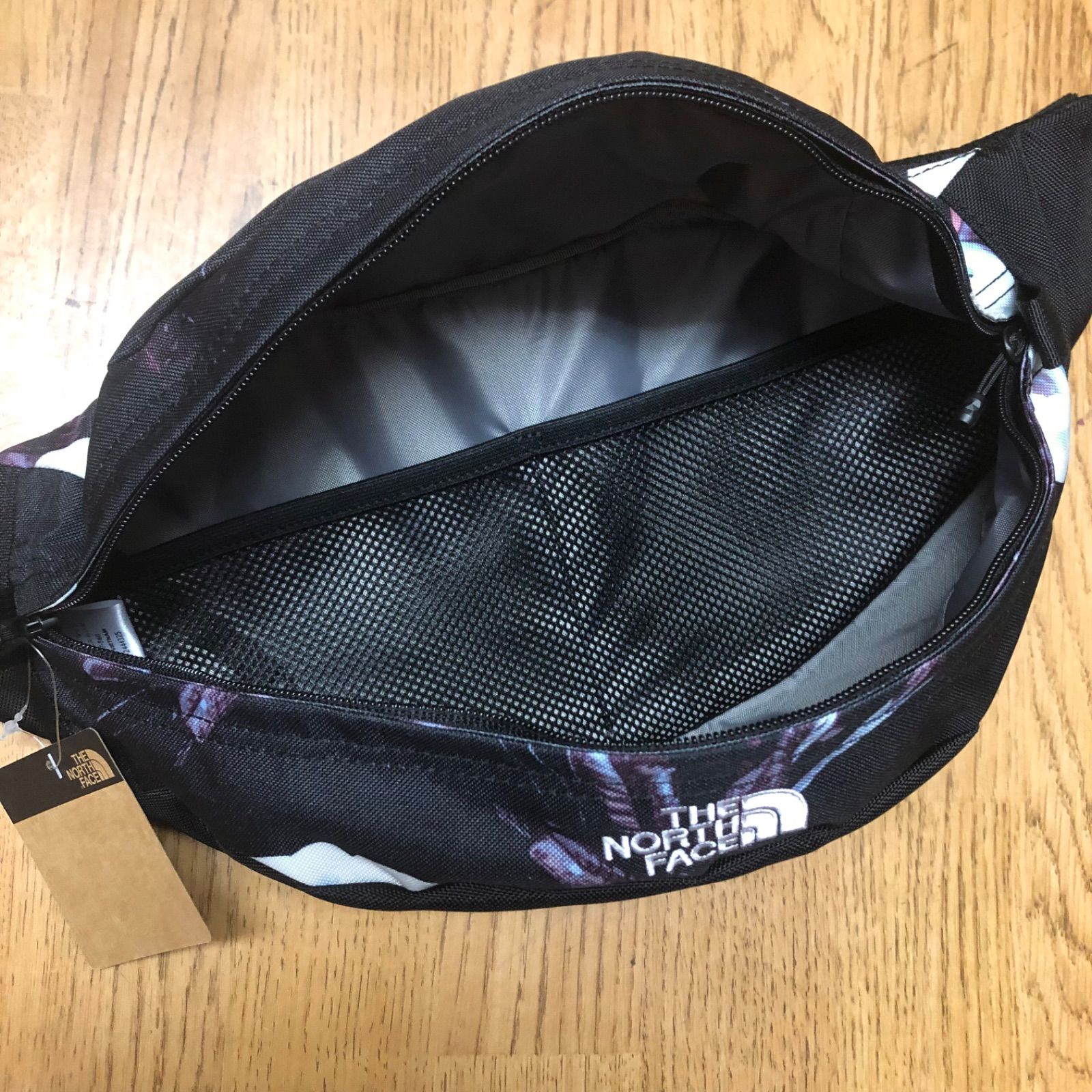 新品未使用！THE NORTH FACE 花柄ボディバッグ 4L国内店舗にて購入 未使用 THE NORTH FACE ノースフェイス ボディバッグ 4L 斜