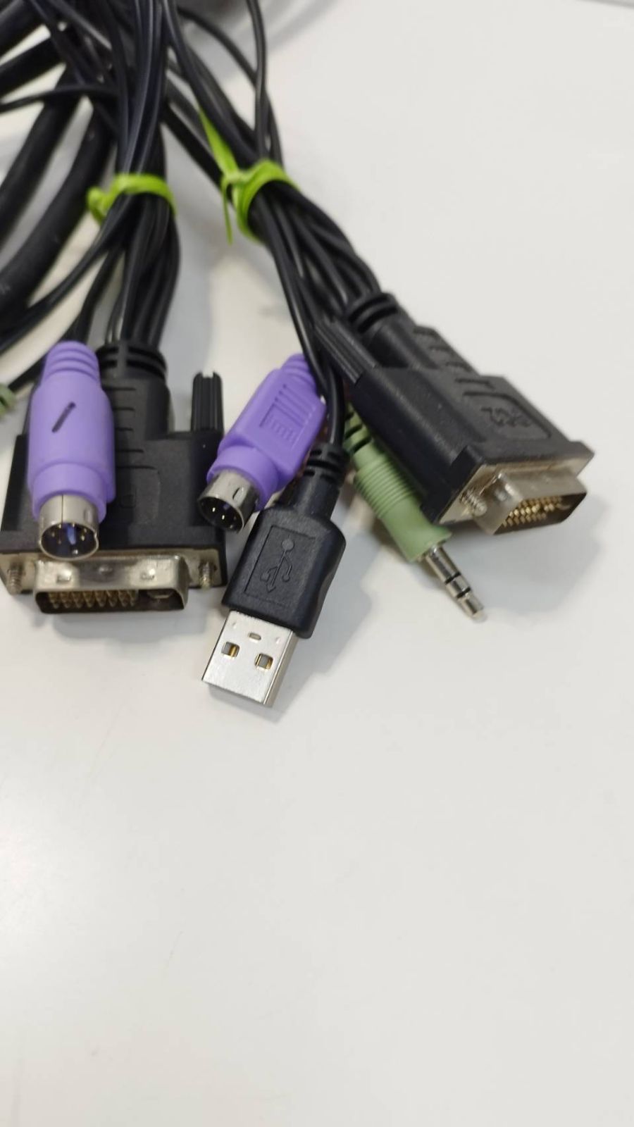 pc スマホ、タブレット、パソコン iBUFFALO KVM SWITCH 2PORT