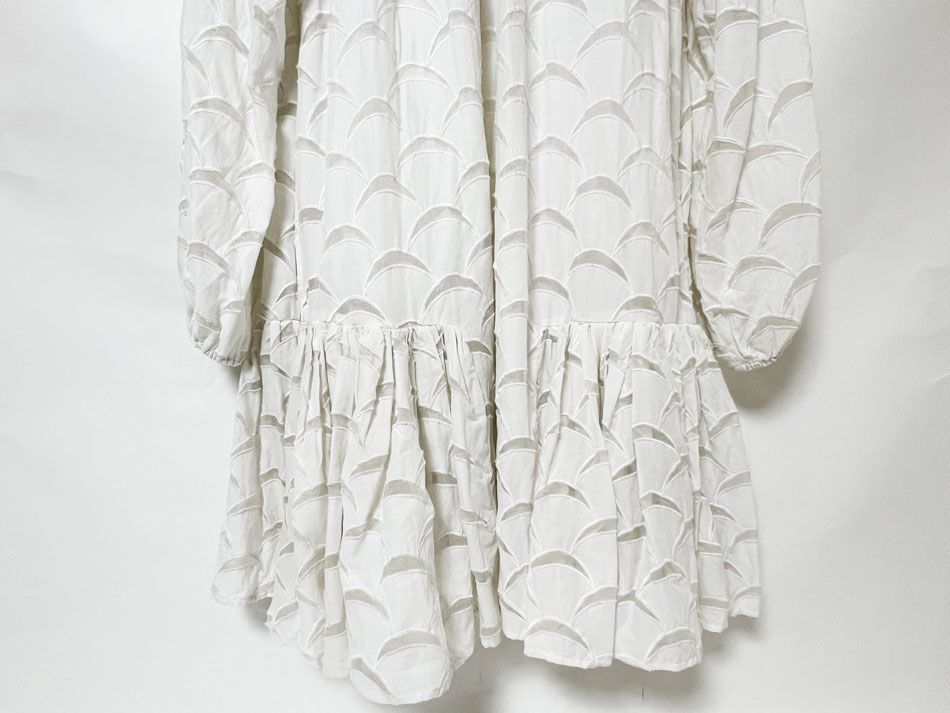 三日月刺繍 ワンピース