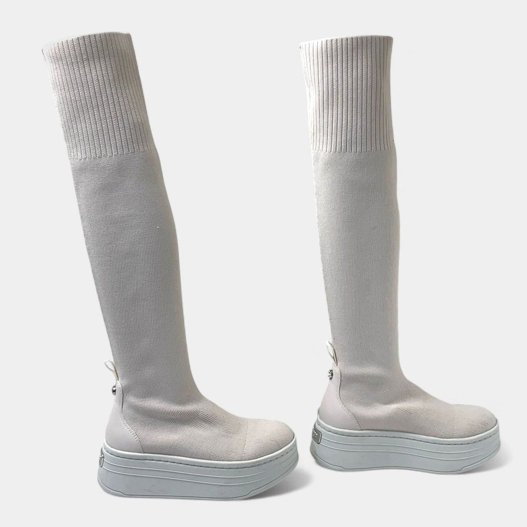 ニーハイブーツ