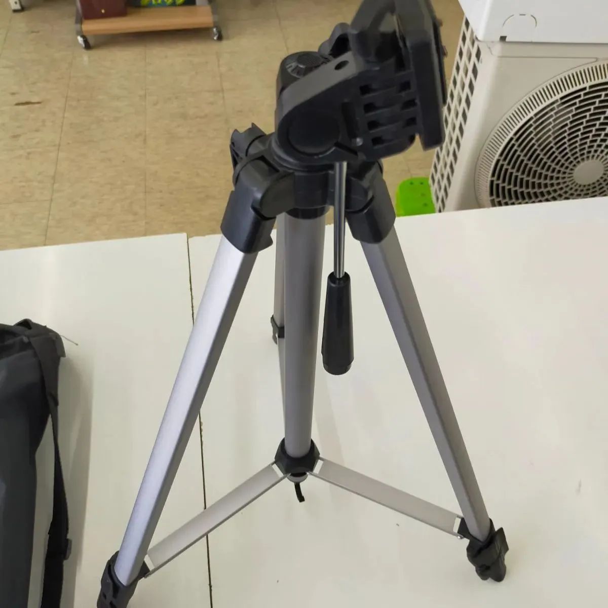 DYNEX DX-NW080 カメラ用三脚 - メルカリ DYNEX DX-NW080 カメラ用三脚 - メルカリ
