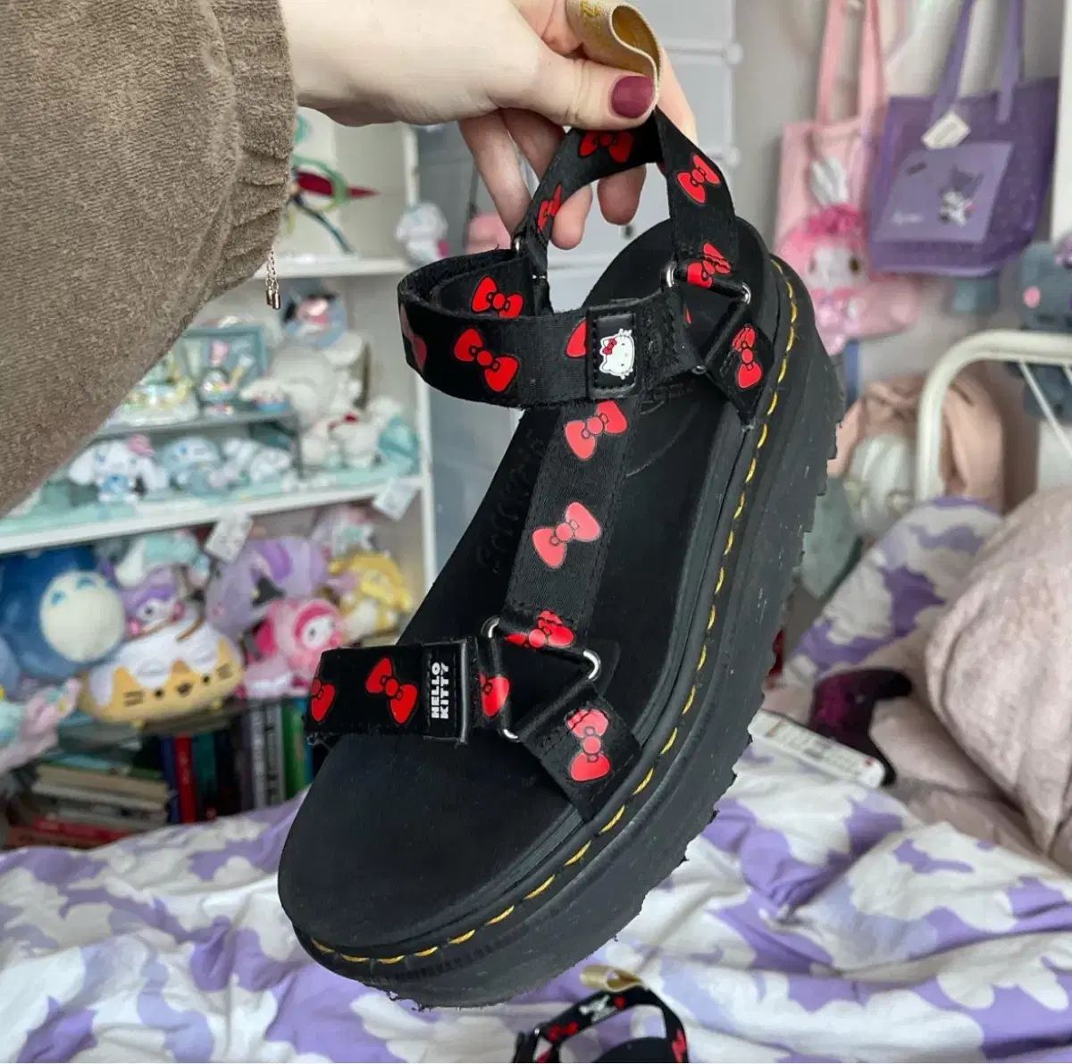 DR. MARTENS ドクターマーチン ハローキティ リミテッド コラボ サンダル