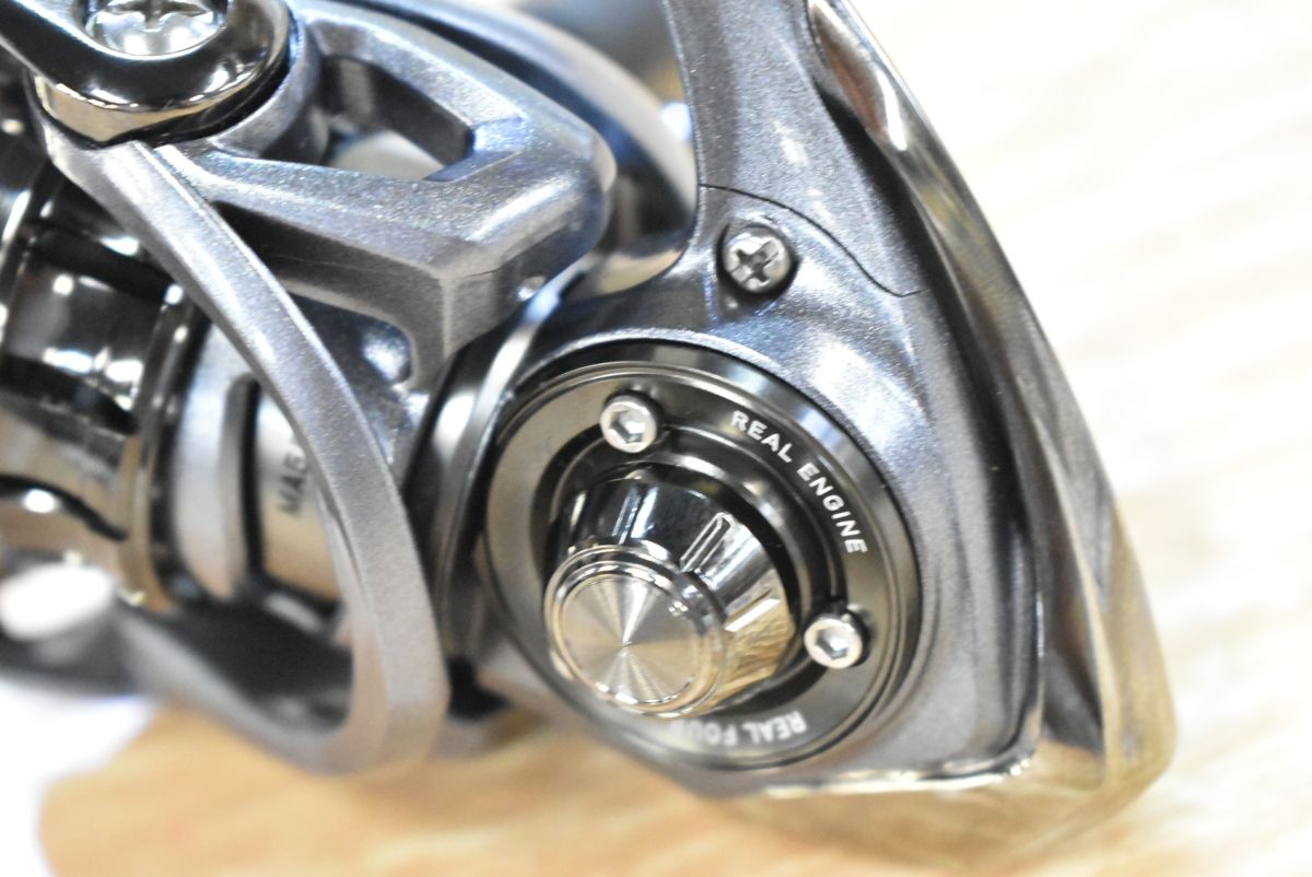 ダイワ 15 ルビアス 2004 DAIWA Luvias スピニングリール ライトゲーム バスフィッシング アジング メバリング 等