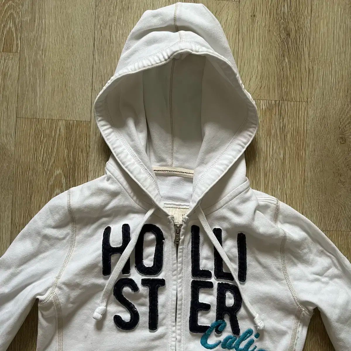 あ*様 Hollister フード付きパーカー M クリーム Hollister(ホリスター) ジップアップパーカー フード付き - メルカリ