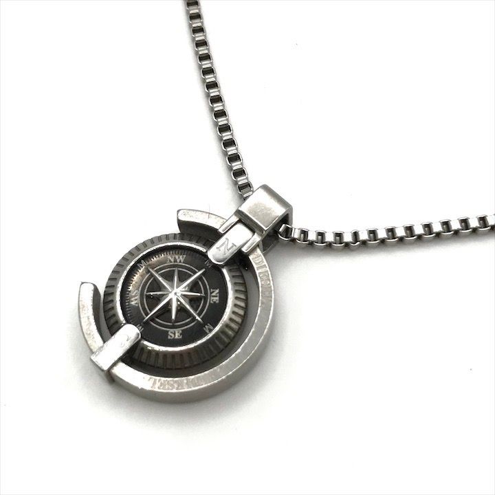 良品 DIESEL ディーゼル ブレイブマン コンパスモチーフ アクセサリー ネックレス ペンダント シルバー y13 良品 DIESEL ディーゼル ブレイブマン コンパスモチーフ アクセサリー