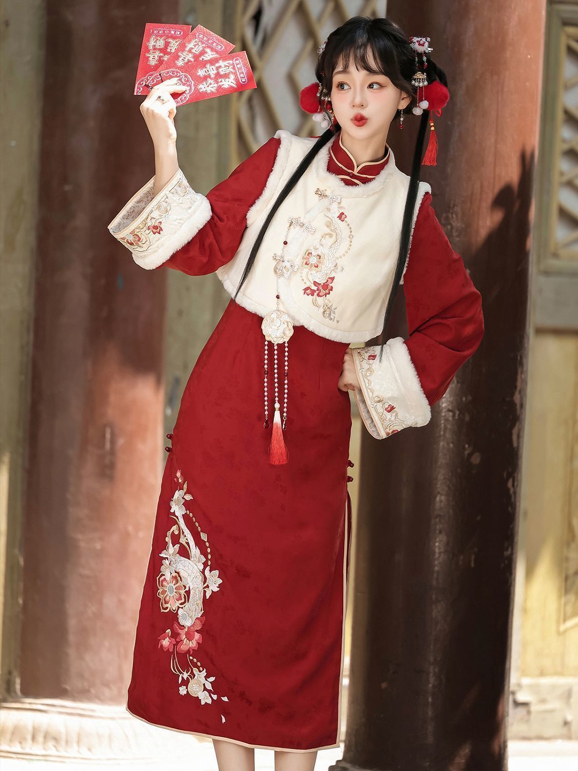 祥蛇献瑞 龍年デザイン