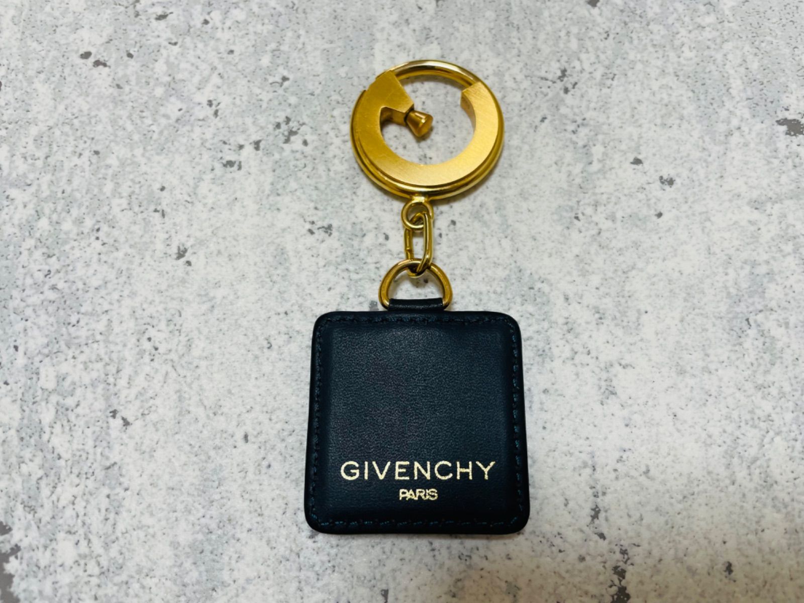 GIVENCHY アナグラムポイント キーリング ブラック