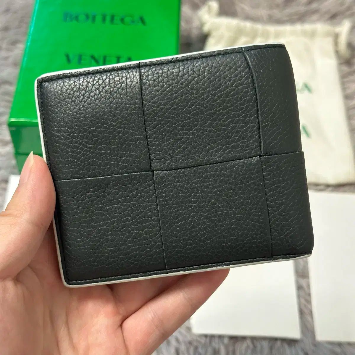 付属品完備 Bottega Veneta(ボッテガヴェネタ) マキシ フラップ 付属品完備 Bottega Veneta(ボッテガヴェネタ) マキシ フラップ