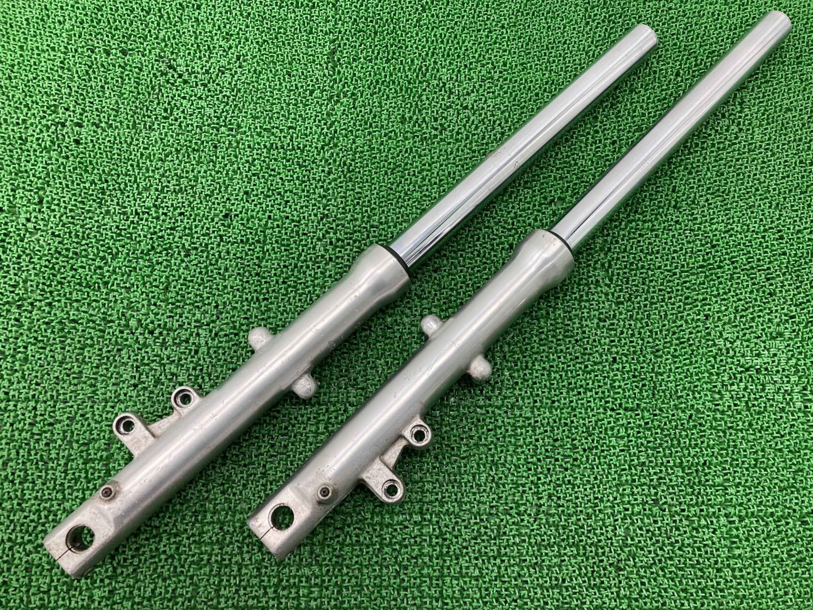 手芸素材・材料 hus: 木製糸立てスタンド 糸巻きセットと糸たち