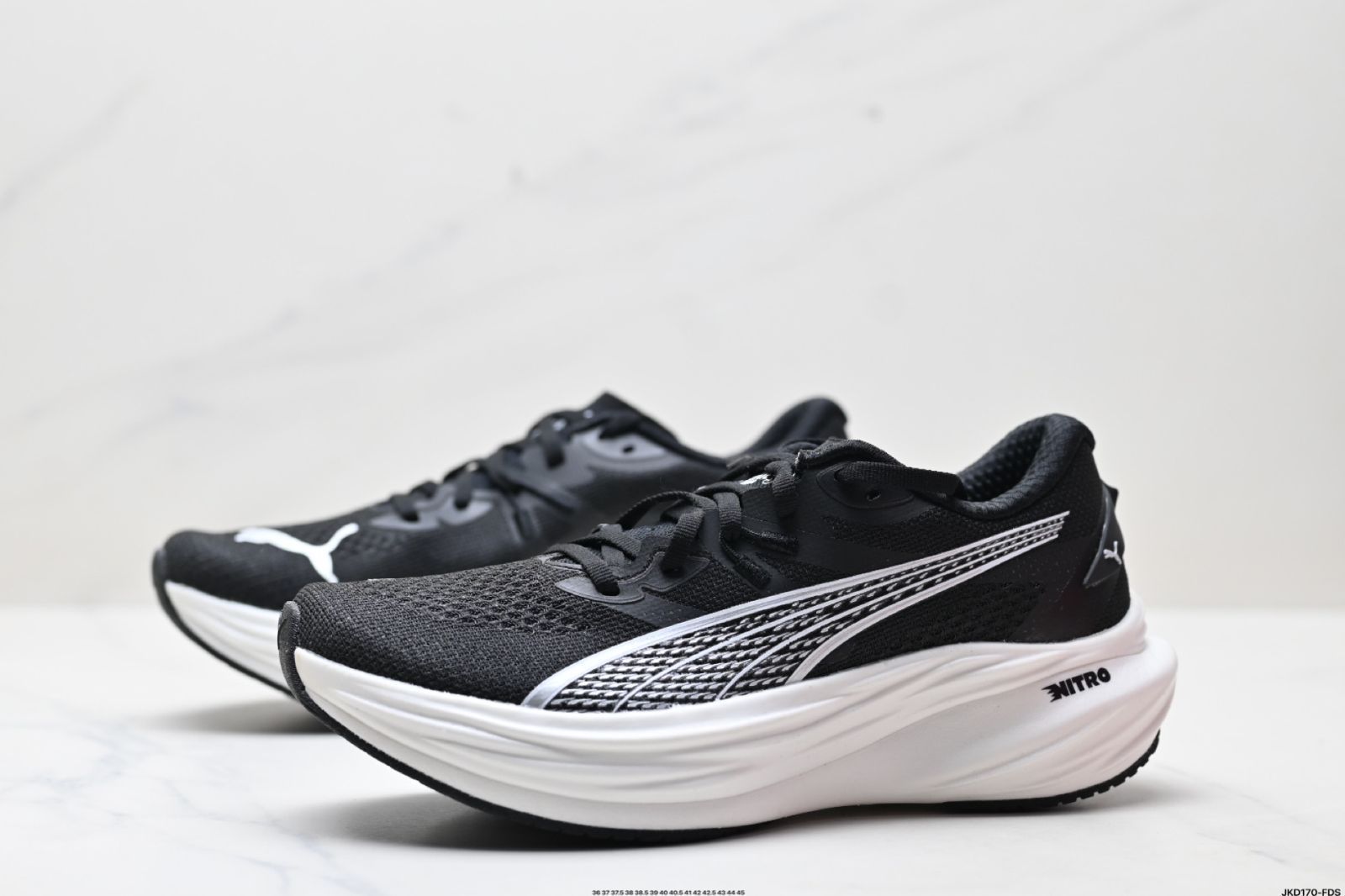 新品同様☆プーマ DEVIATE NITRO3 ランニングシューズ 27cm 黒 プーマ（PUMA）（メンズ）ランニングシューズ ディヴィエイト