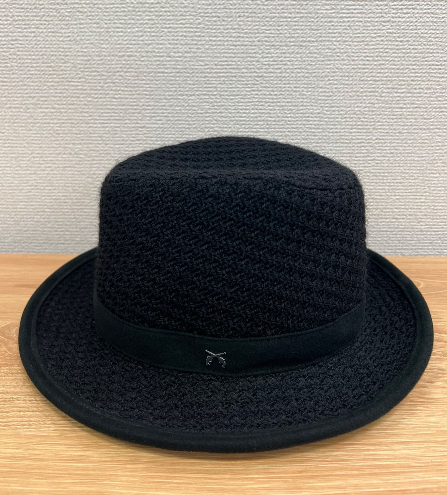ロアーガンズ　黒のハット roarguns - CROSSGUN EMB HAT ⁄ バケットハット ⁄ ブラック | BRYAN