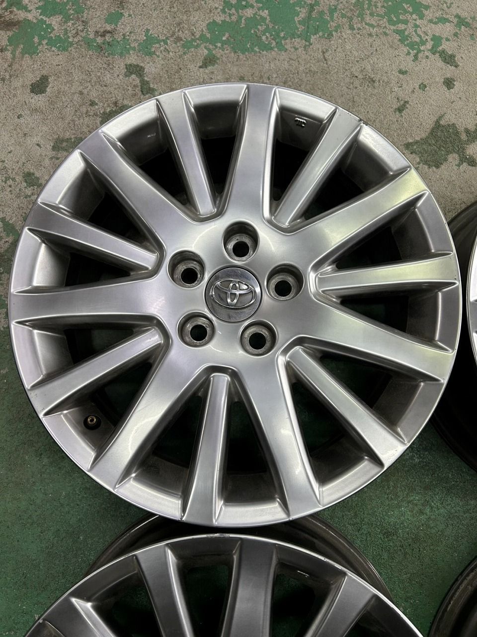 18マジェスタ 純正ホイール・タイヤ4本セット 現品限り】トヨタ