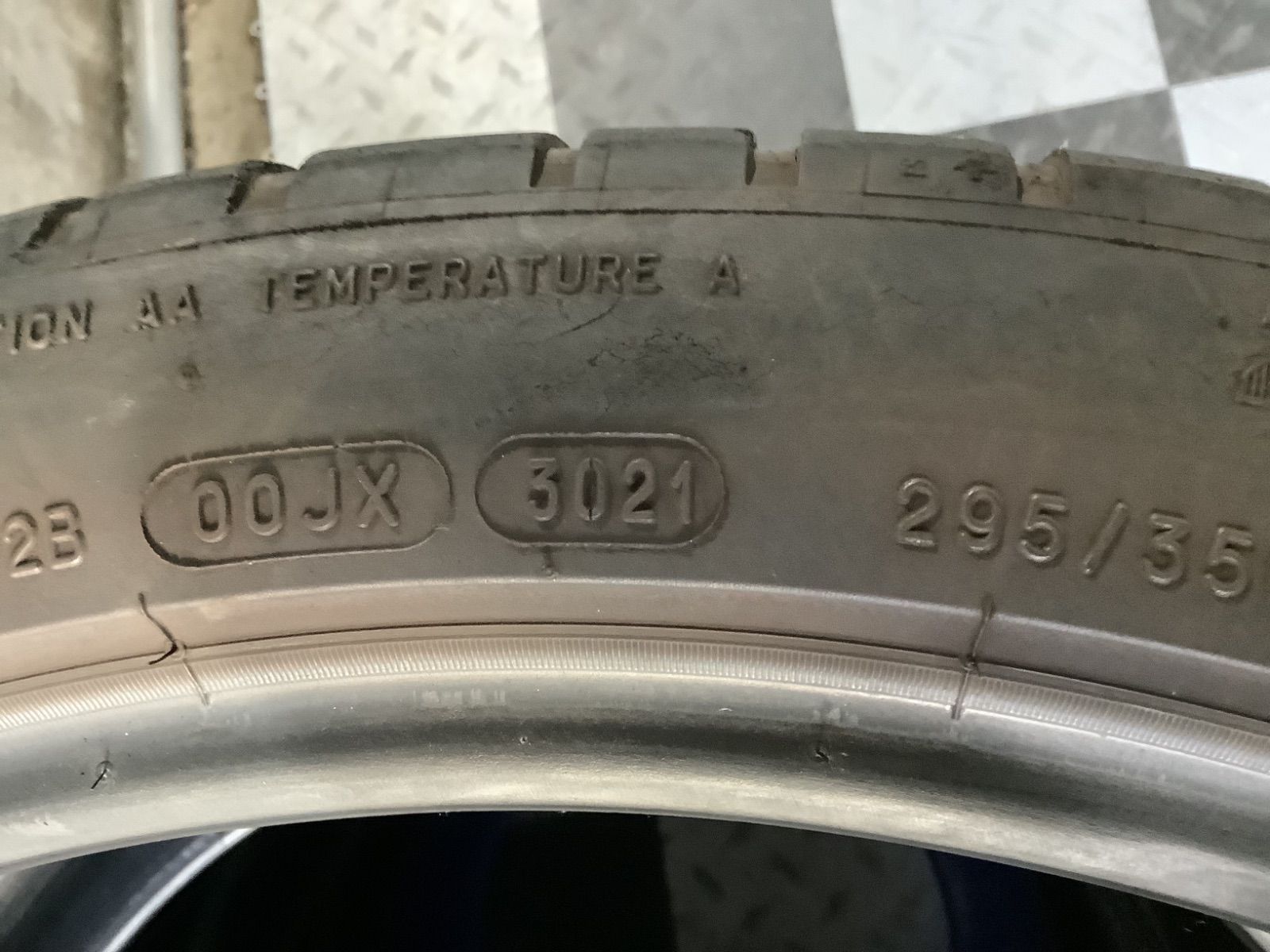超大幅値下げ!! [送料込み] 295/35R21 107Y 2021年製 MICHELIN