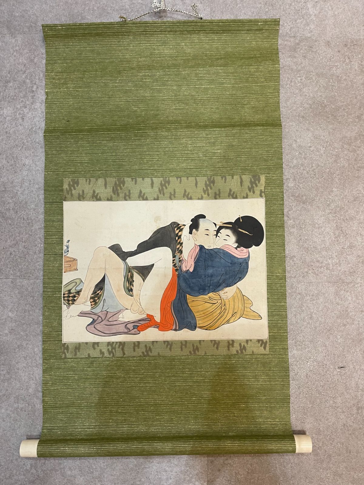春画 春宮図 浮世絵 掛軸 木 き 本紙サイズ約36*25㎝