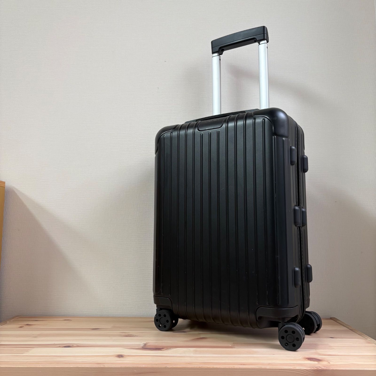 保証付き・美品 RIMOWA Essential Cabin S 34L リモワ エッセンシャル