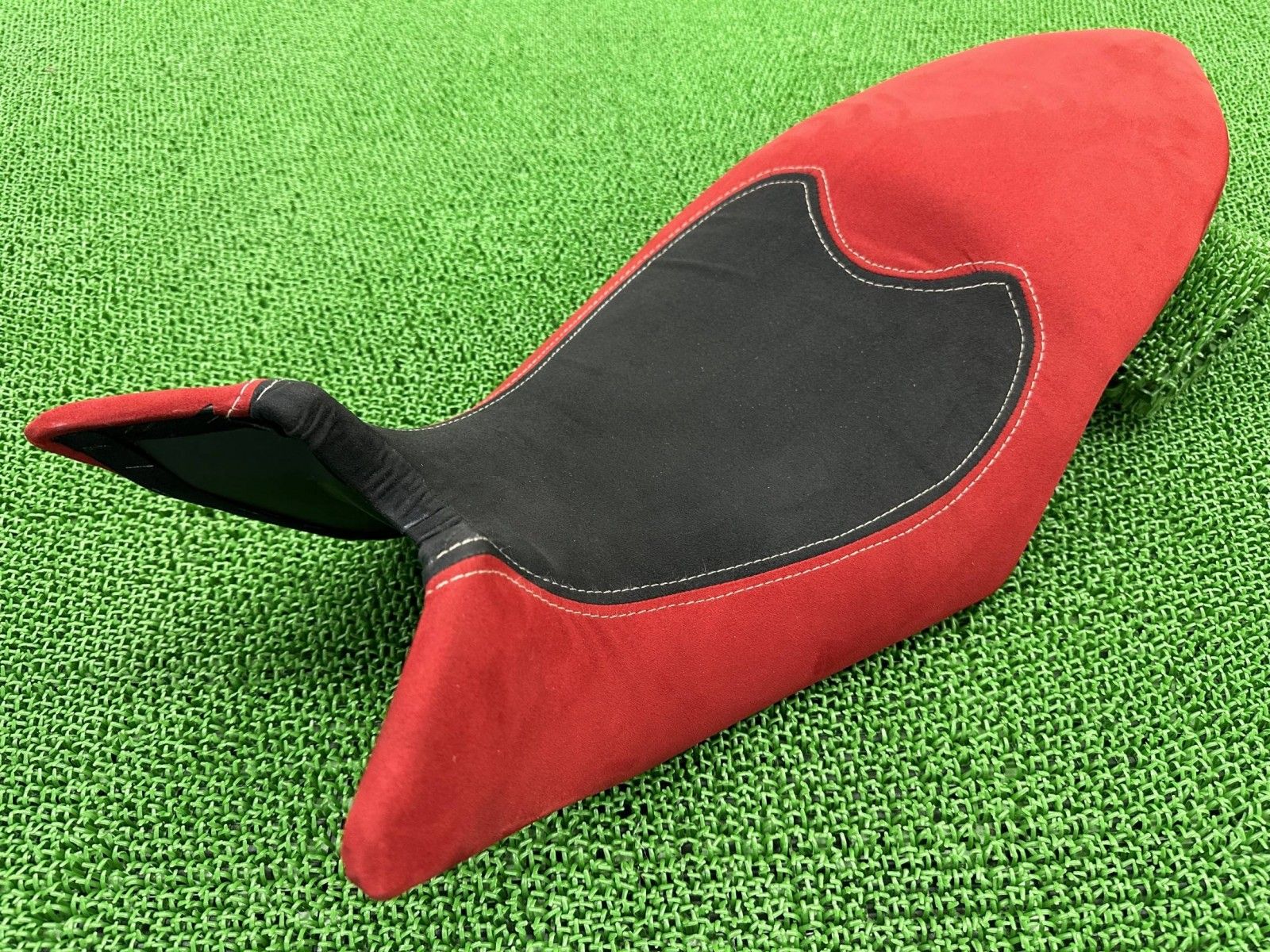 ブルターレ800 シート B6343 MVアグスタ 純正 スエード生地張り替え済 ノーマルベース コンディション良好 破れ無し Bp