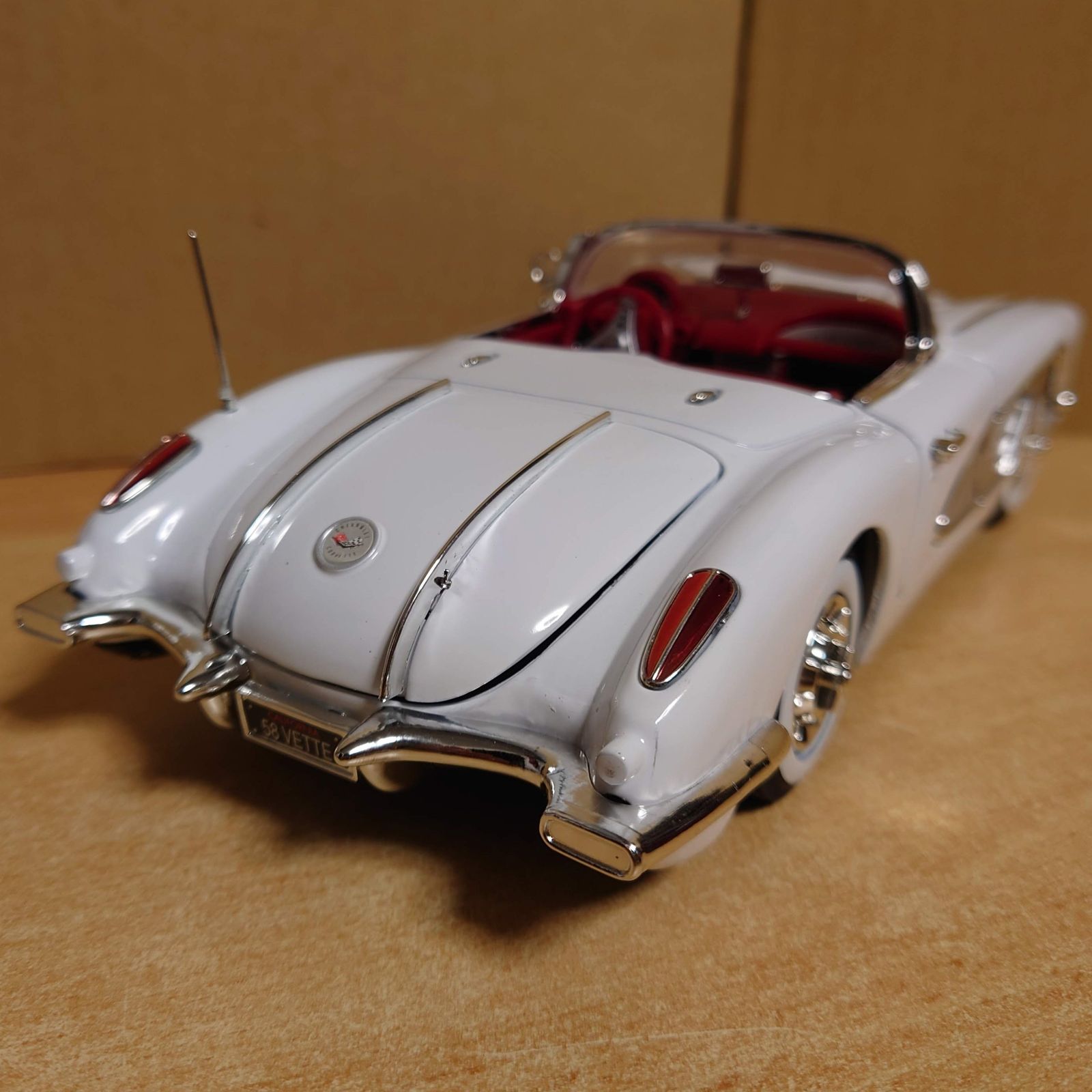 1/18 シボレーコルベット C1 1958 ホワイト Chevroletコレクション