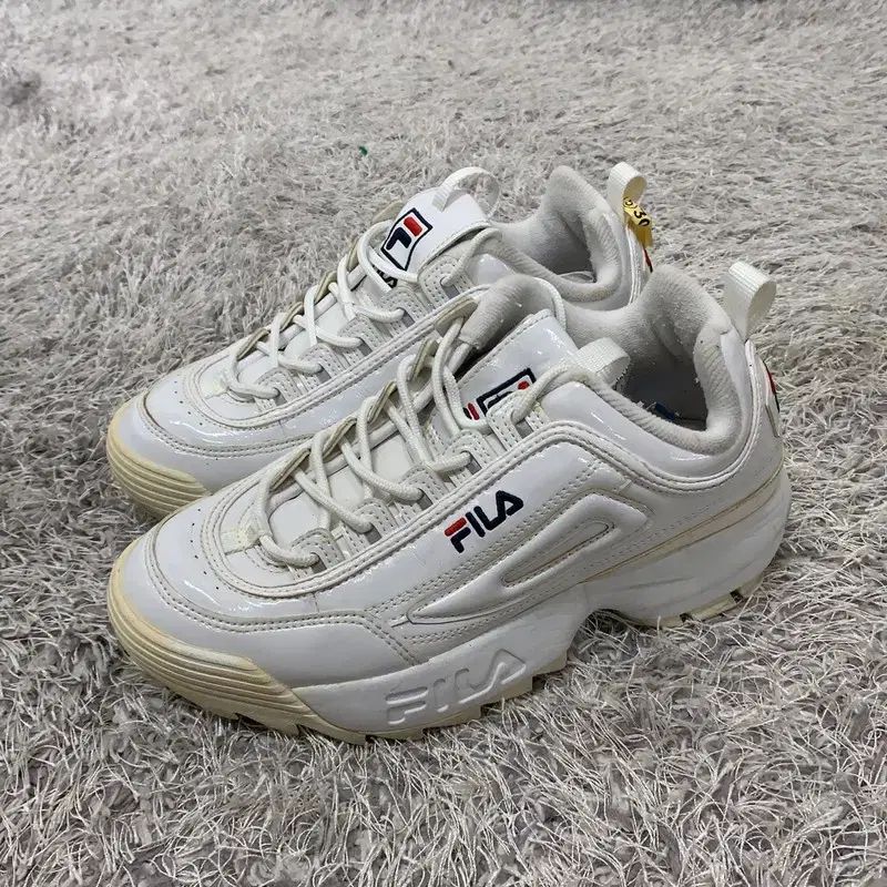 【雷市場（ポンジャン）商品韓国直送】 FILA(フィラ) FILA 白 アグリーシューズ スニーカー 靴 240 G02496