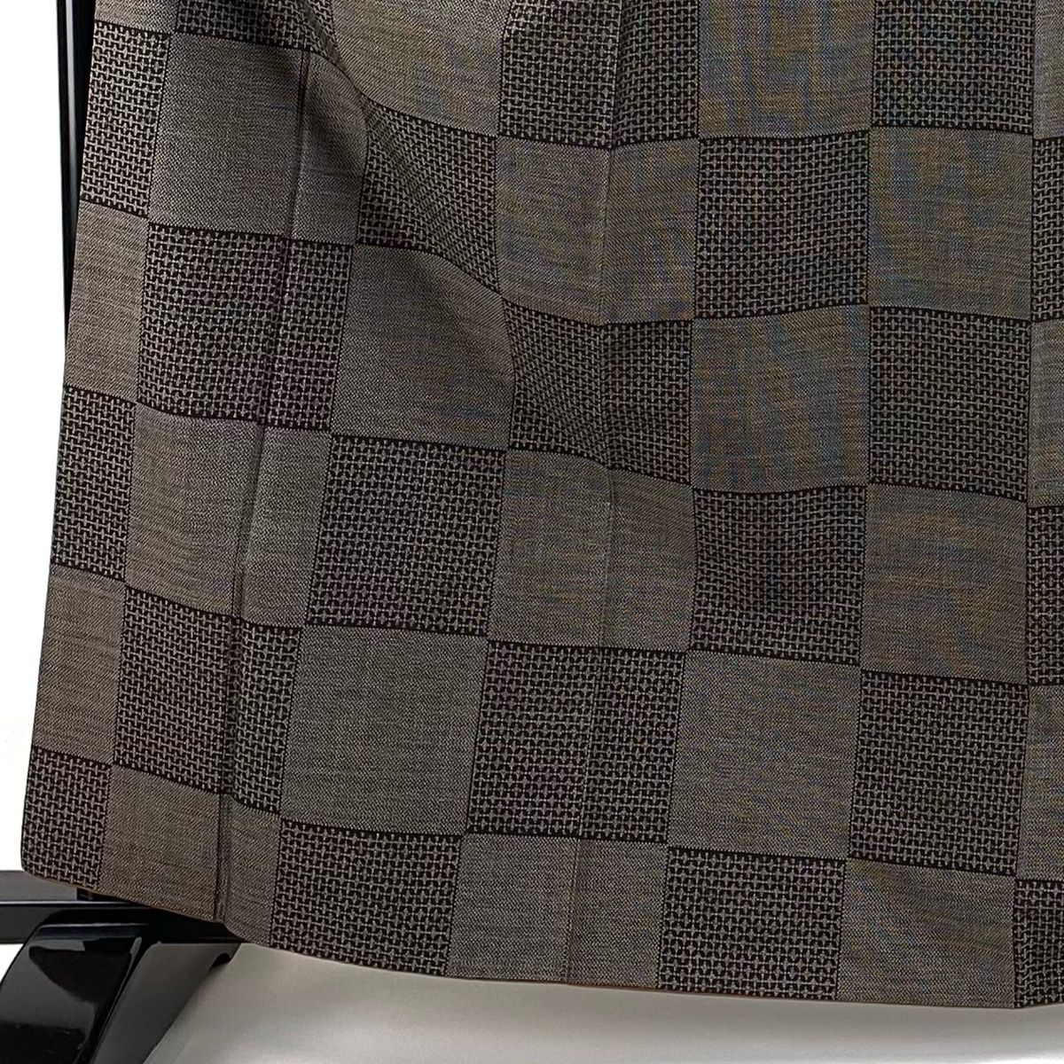 紬 身丈162.5cm 裄丈68cm L 袷 市松 幾何学 焦茶色 正絹 秀品