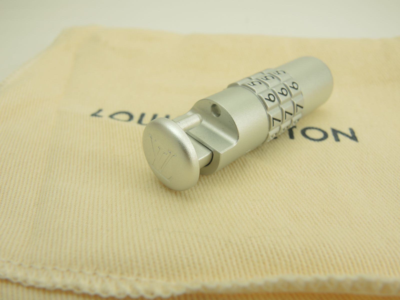 ルイヴィトン 新型ダイヤルロックキー TSA南京錠ダイヤル マット