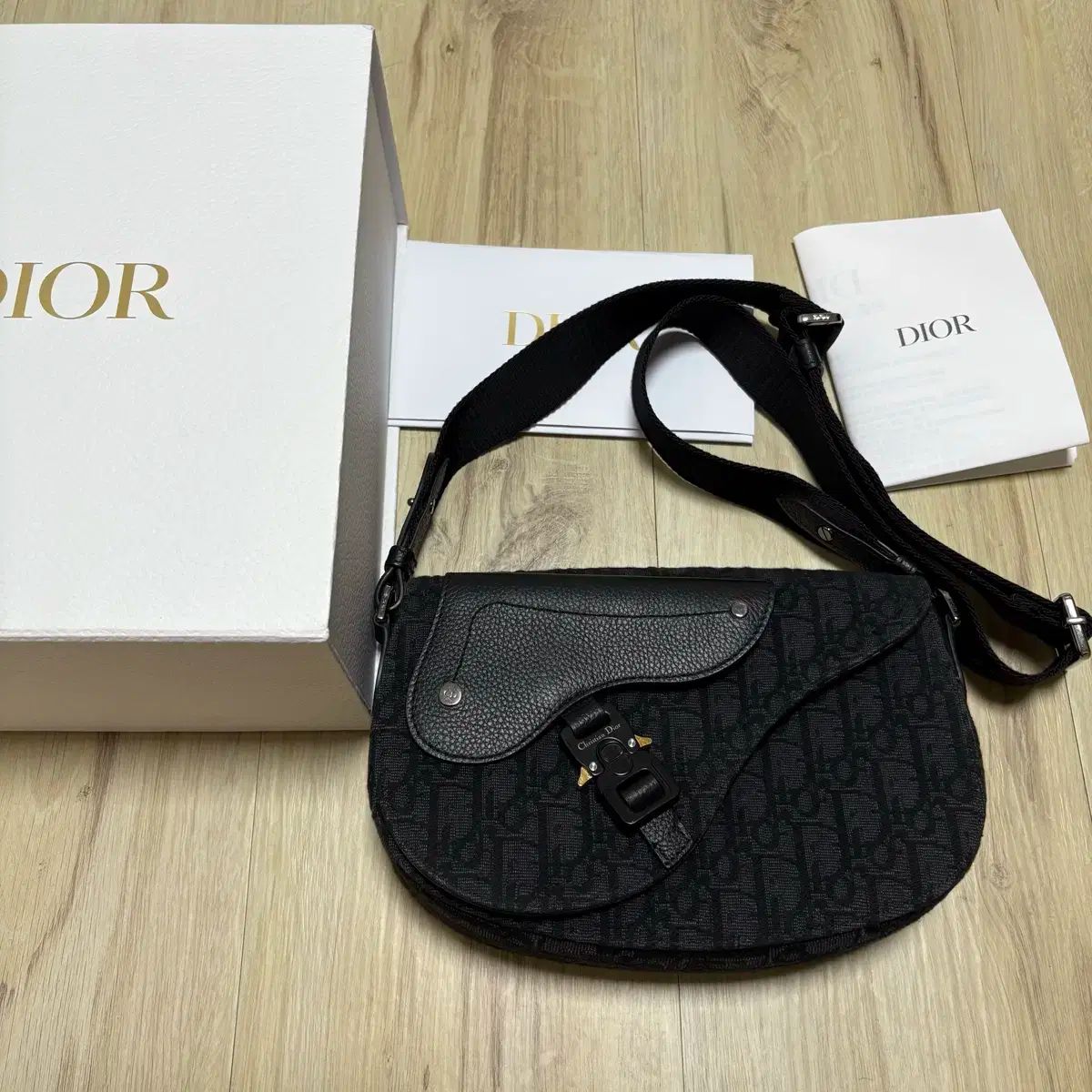 ストラップバッグ