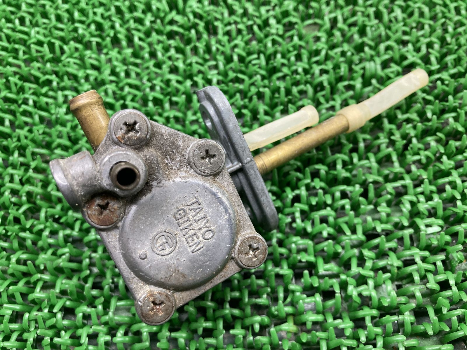 追加用 ZRX400 フューエルコック カワサキ 純正 中古 バイク 部品 ZR400E 燃料