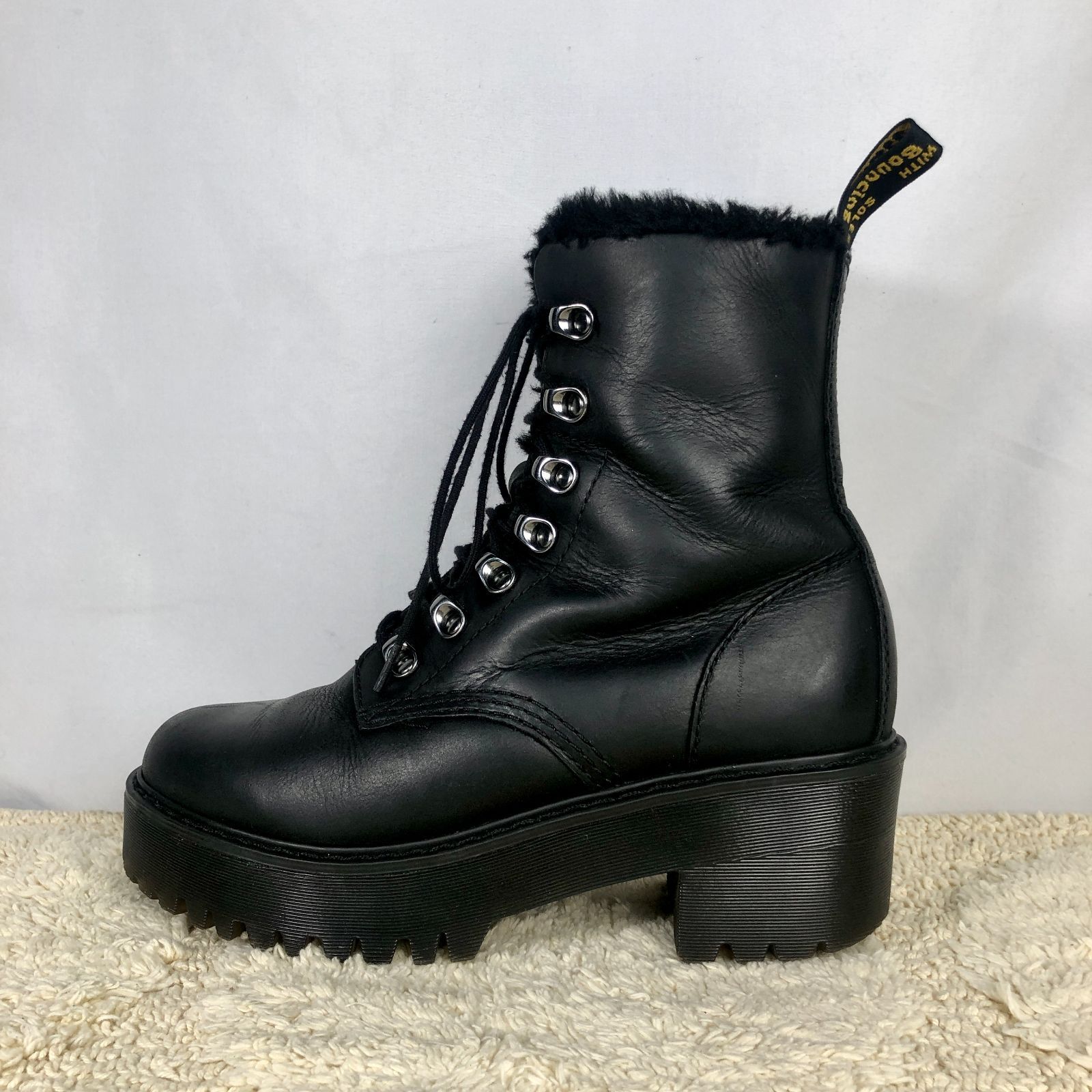 即決★美品★Dr.Martens★24.0cm相当 ドクターマーチン レオナ ショートブーツ レディース 本革 黒色 ブラック ブーツ 革靴 ファー  レザー 稀少 厚底 厚底ブーツ