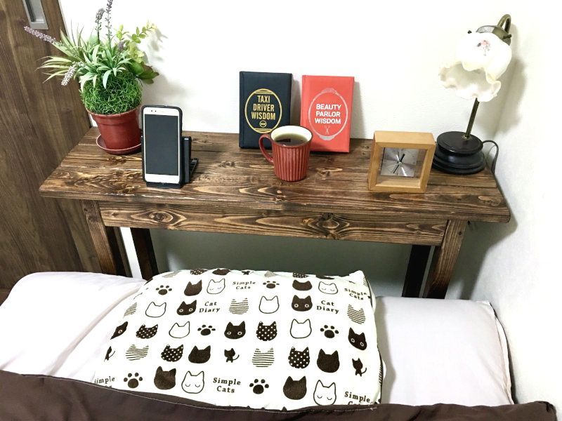 ナイトテーブル