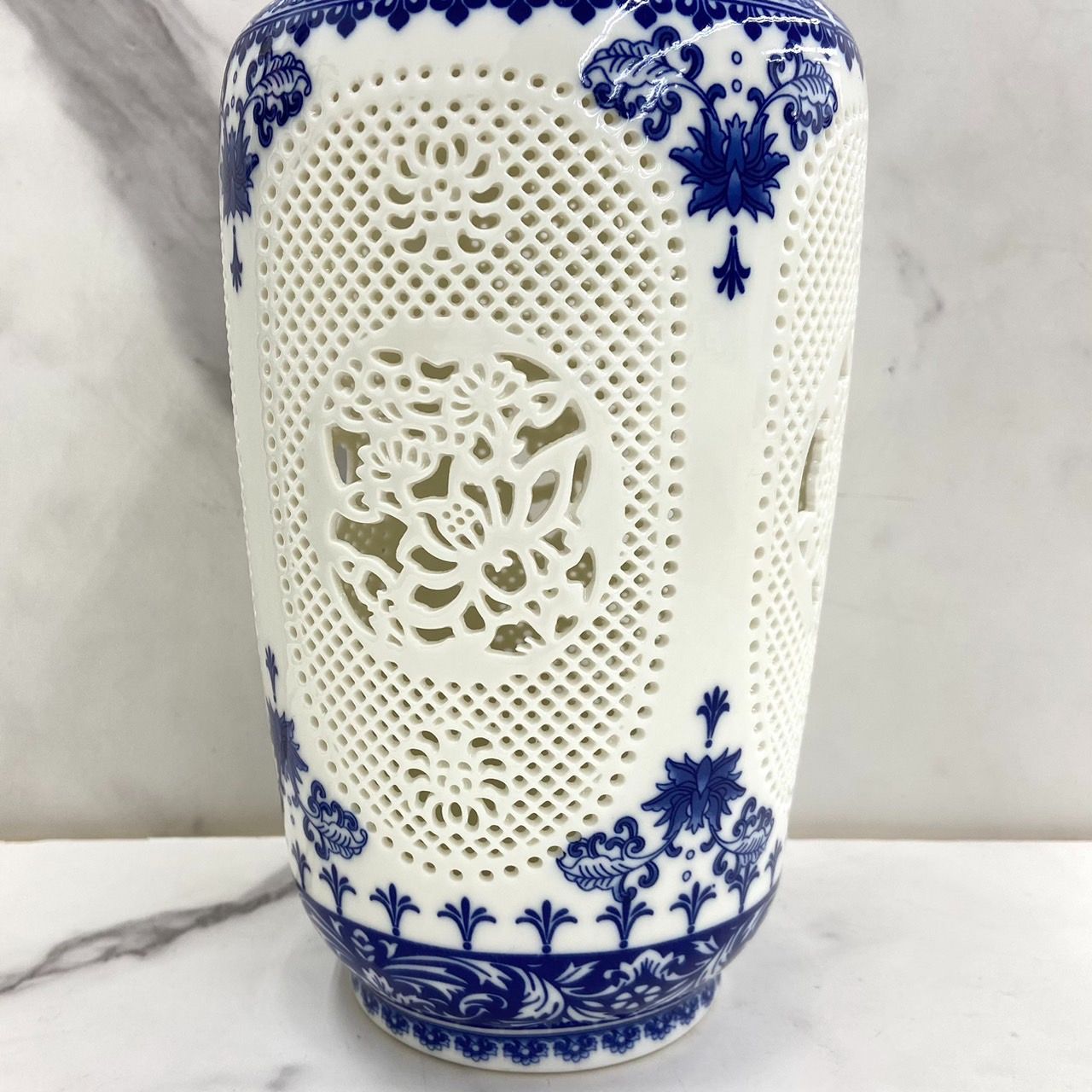シノワズリ 景徳鎮磁器 青と白の磁器 くり抜き花瓶 フラワーベース