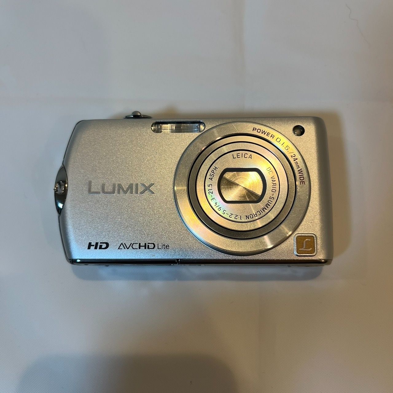 Panasonic LUMIX DMC-FX70 シルバー コンデジ デジカメ Panasonic LUMIX DMC-FX70 シルバー コンデジ デジカメ